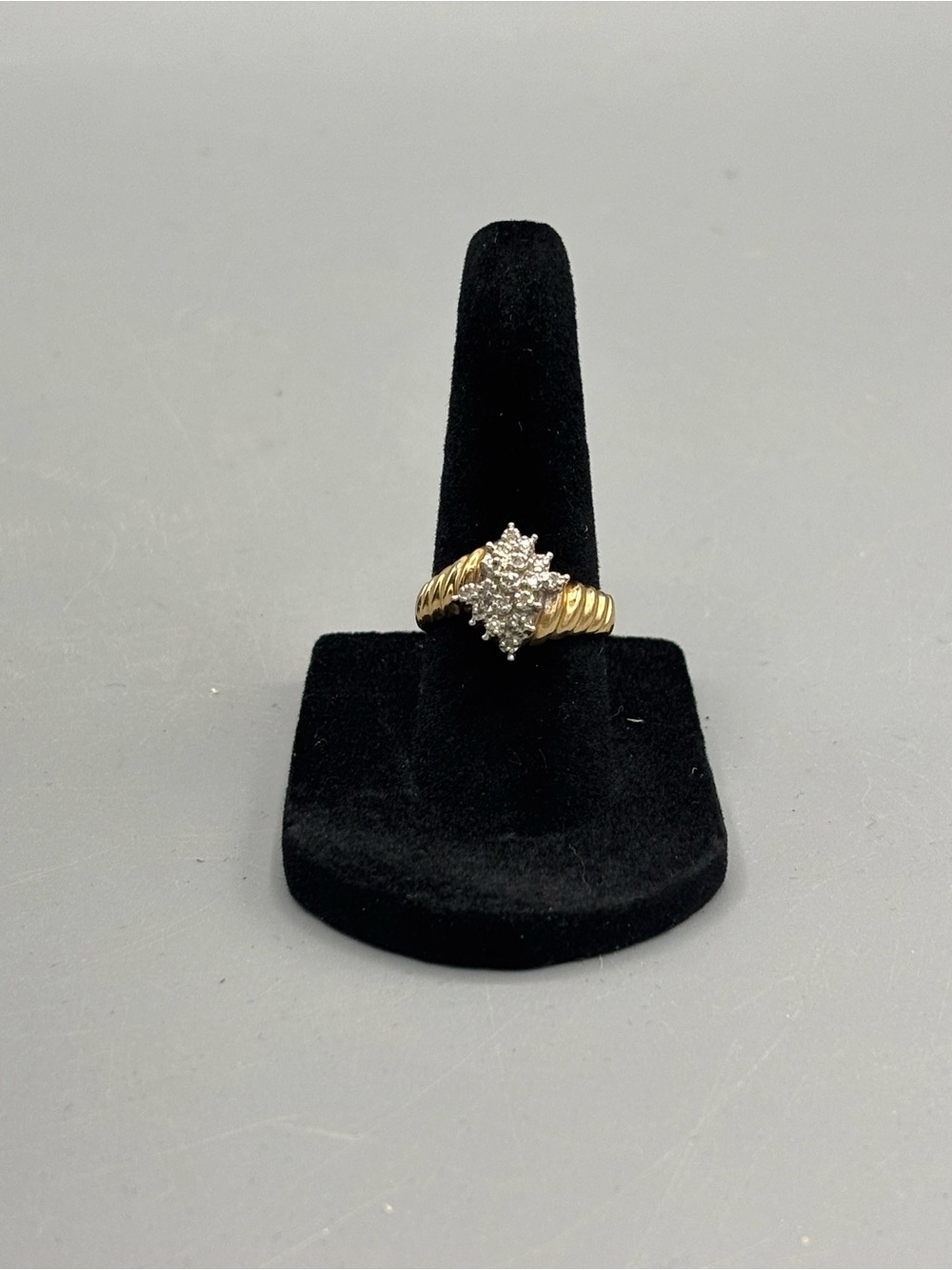 10kp (Plumb Gold) Diamond Cluster Ring